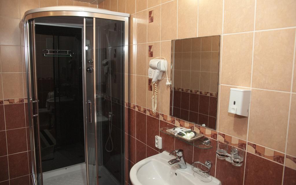 Kazakhstan Hotel Atyrau Exterior photo